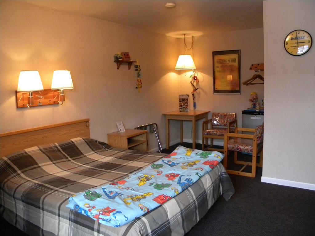 Blue And White Motel Kalispell Rum bild
