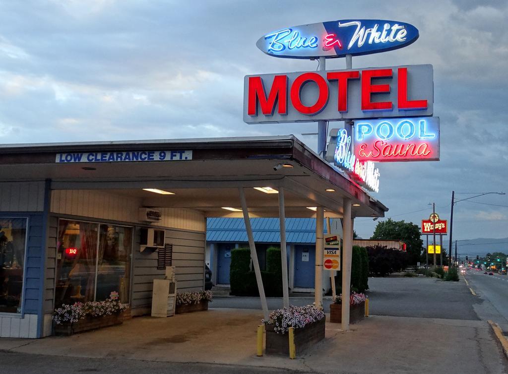 Blue And White Motel Kalispell Exteriör bild