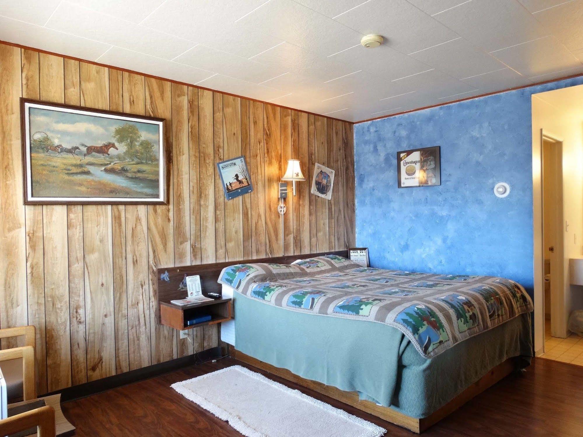 Blue And White Motel Kalispell Exteriör bild
