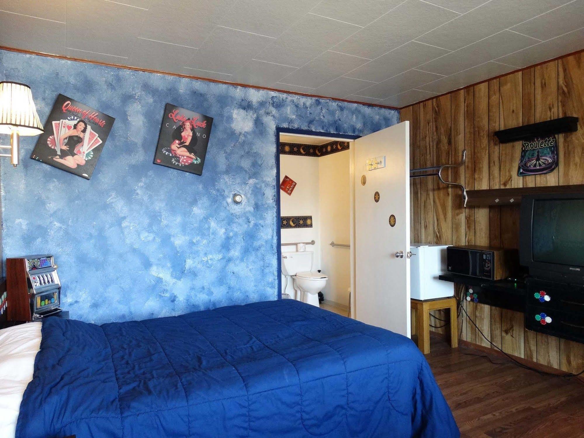 Blue And White Motel Kalispell Exteriör bild