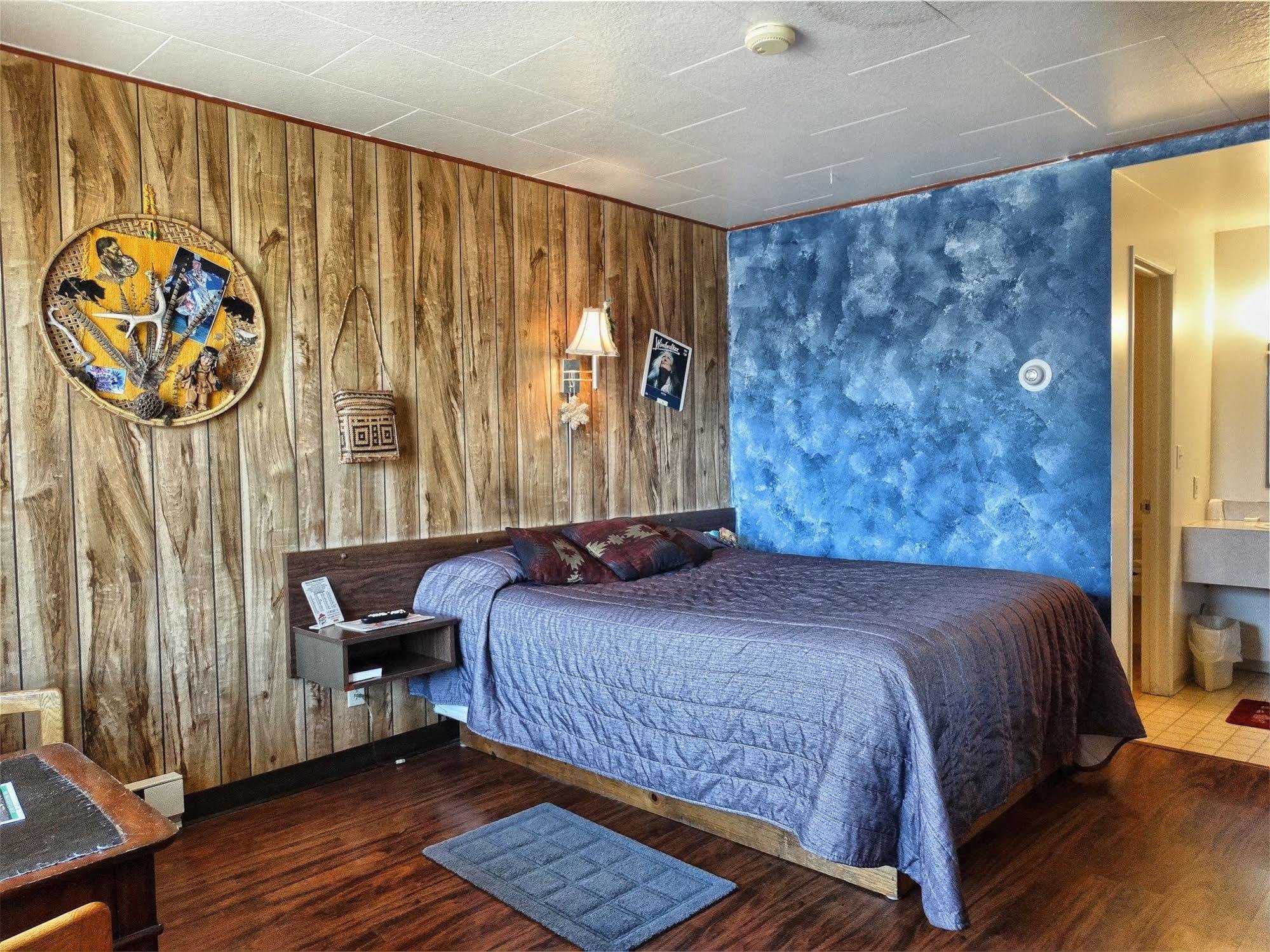 Blue And White Motel Kalispell Exteriör bild